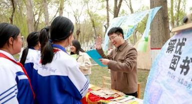 烏魯木齊：書香滿校園